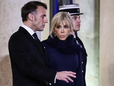 Đồn vợ ông Macron là người chuyển giới, 10 bị cáo phải trả giá tại tòa án Pháp