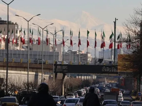 Iran hỗ trợ tiền mặt khẩn cấp cho người dân để xoa dịu làn sóng biểu tình