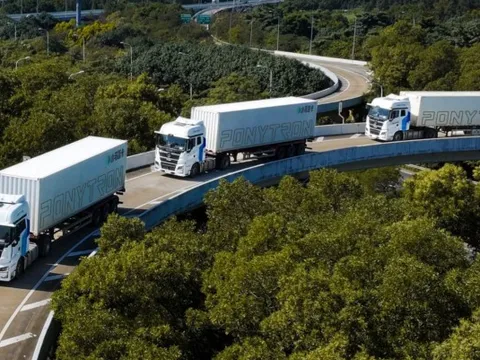 Chưa từng có trên thế giới: Trung Quốc sản xuất hàng loạt công nghệ 1 người lái 5 ô tô, giúp giảm 29% phí vận chuyển, tăng lợi nhuận đến 195%