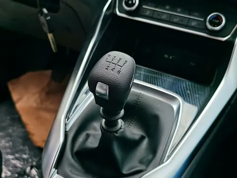 Học bằng lái ôtô - chọn số sàn hay số tự động?