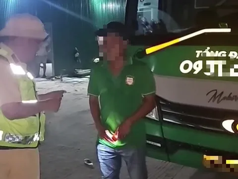 Xử phạt tài xế và chủ xe khách gần 90 triệu đồng vì không có giấy phép lái xe, hợp đồng