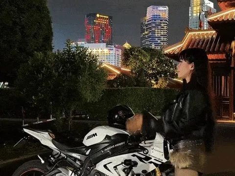 Rầm rộ trào lưu thuê 'trai đẹp' lái môtô, chở đi lượn phố đêm ở TP.HCM