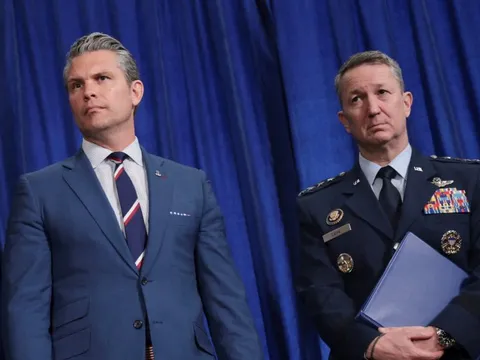 Bộ trưởng Chiến tranh tuyên bố ‘kẻ thù’ sẽ không dám thách thức Mỹ