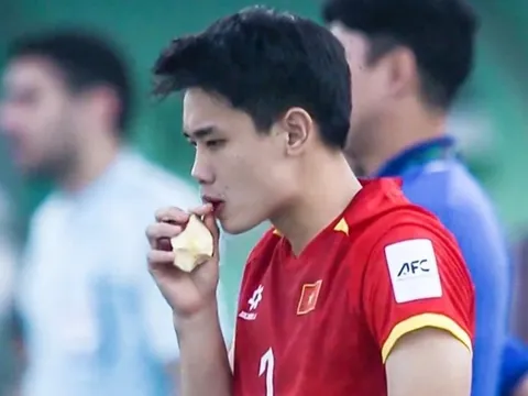 Ảnh chế Đình Bắc 'mukbang' lan truyền sau trận thắng U23 Jordan