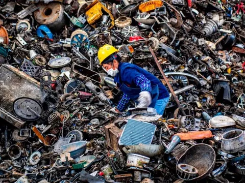 'Vét sạch' món đồ từ bãi rác, Trung Quốc tìm thấy kho báu 46 nghìn tỷ đồng, khiến một ngành then chốt của EU suy kiệt trầm trọng
