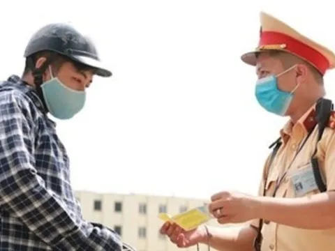 Vi phạm giao thông trừ vào lương từ 2026: Đối tượng và mức trừ bao nhiêu?