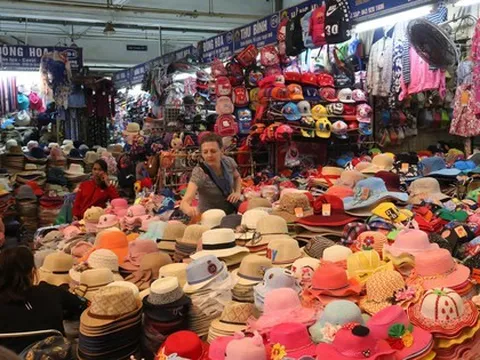 Chủ hộ kinh doanh có thể bố trí cha mẹ, anh chị em ruột làm kế toán