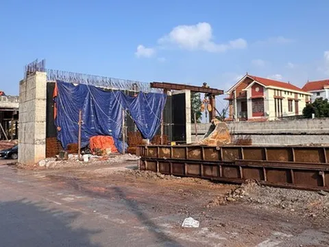 Dự án cầu vượt đường sắt Đồng Hới còn nhiều vướng mắc