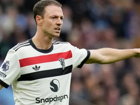 Jonny Evans trở lại Manchester United