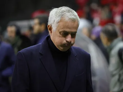 Phản ứng của Mourinho khi Amorim bị MU sa thải