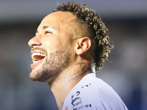 Neymar chấp nhận lương thấp ở Santos