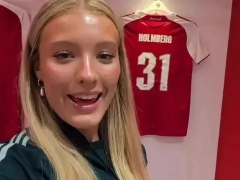 Tân binh đội nữ Arsenal gây chú ý