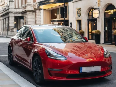 Mặc dù doanh số giảm, Tesla vẫn là hãng xe điện bán chạy nhất Anh