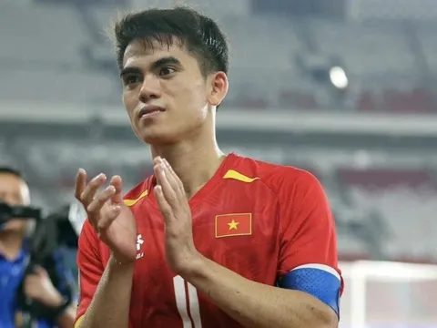 Dân mạng Việt Nam 'dậy sóng' khi FIFA, AFC gọi tên Khuất Văn Khang