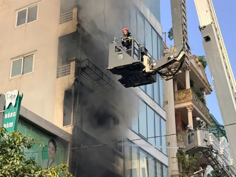 Cháy căn nhà 7 tầng kinh doanh đồ điện ở Hà Nội, 2 người chết