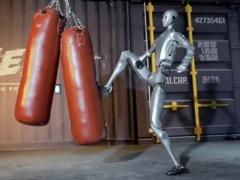 Robot Trung Quốc trổ tài võ thuật