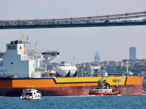 Nga kiếm về hơn 1.000 tỷ USD, EU 'góp công' lớn