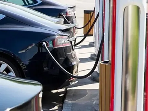 Một nước trên thế giới vừa "khai tử" thị trường xe xăng