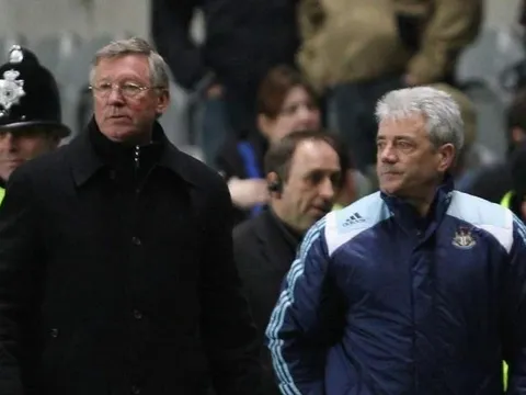 Huyền thoại vĩ đại bóng đá Anh mắc ung thư