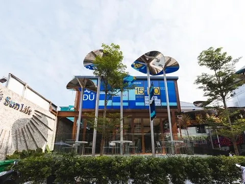 Khai trương Sun Life Flagship với chuỗi triển lãm nghệ thuật “ĐỦ”