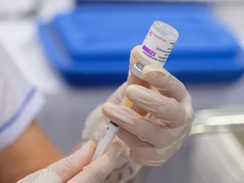 Đề xuất tiêm vaccine COVID-19 cho trẻ từ 12-18 tuổi, Bộ Y tế nói gì?