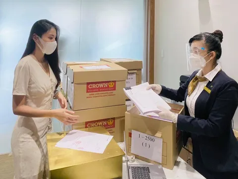 Thủy Tiên nhận 18.000 tờ sao kê số tiền 177 tỷ đồng, livestream thu hút nửa triệu lượt xem