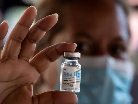 Việt Nam phê duyệt khẩn cấp vaccine của Cuba