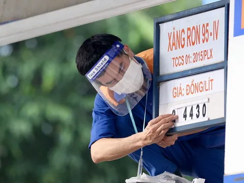 Xăng tiếp tục tăng giá lên mức cao nhất trong vòng 7 năm qua